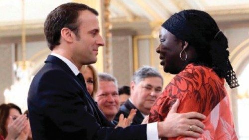 Au Cameroun, une voix contre les violences faites aux femmes FRA-007 Au Cameroun, une voix contre les violences faites aux femmes FRA-007